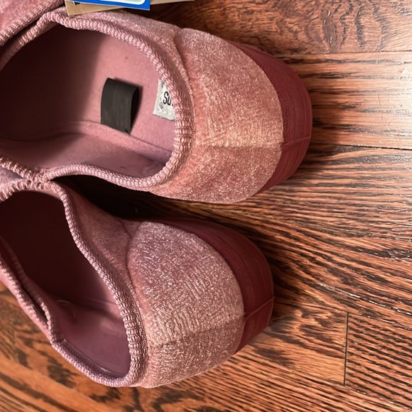 Foamtread new in box womens slippers size 10 m with tags. Velcro closure. Pink. - Picture 7 of 10